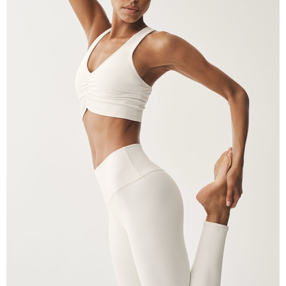 ALO Yoga High-Waist Leggings in Light Cream
